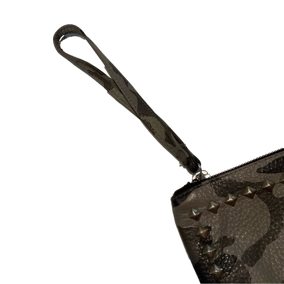 Laggo City Pouch Camouflage Leather Wristlet - Picture 3 of 7